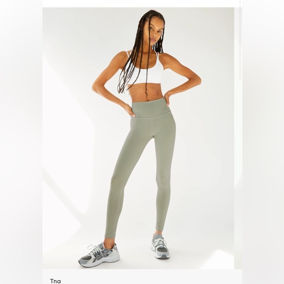 Aritzia TNA Chill High Rise Leggings - Picture 3 of 10